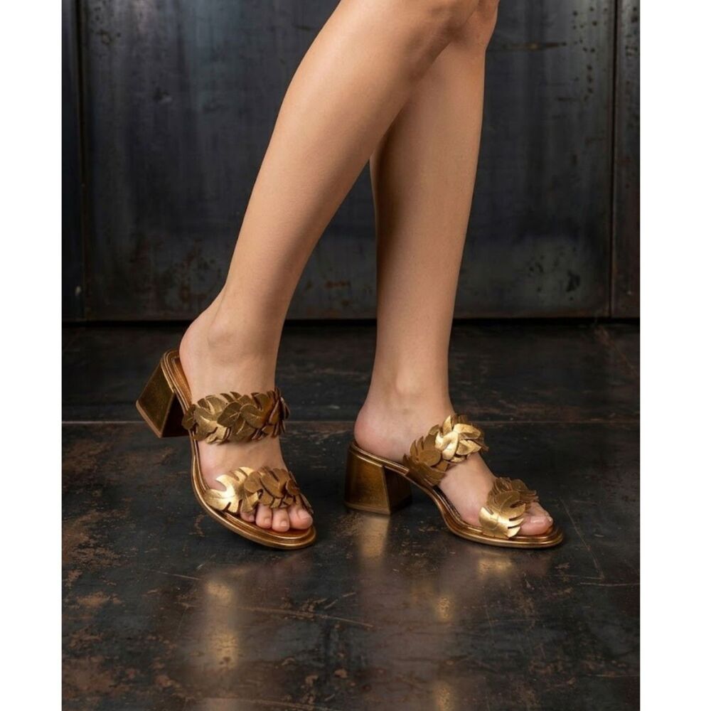 Farm Rio Slide Sandal 9 Block Heel Vacation Dressy Resort Metallic Gold Leaf
